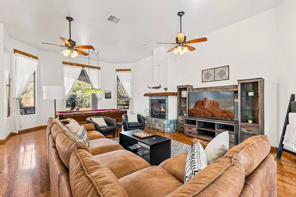 Bliss Estates -sleeps 16- Hot Tub *