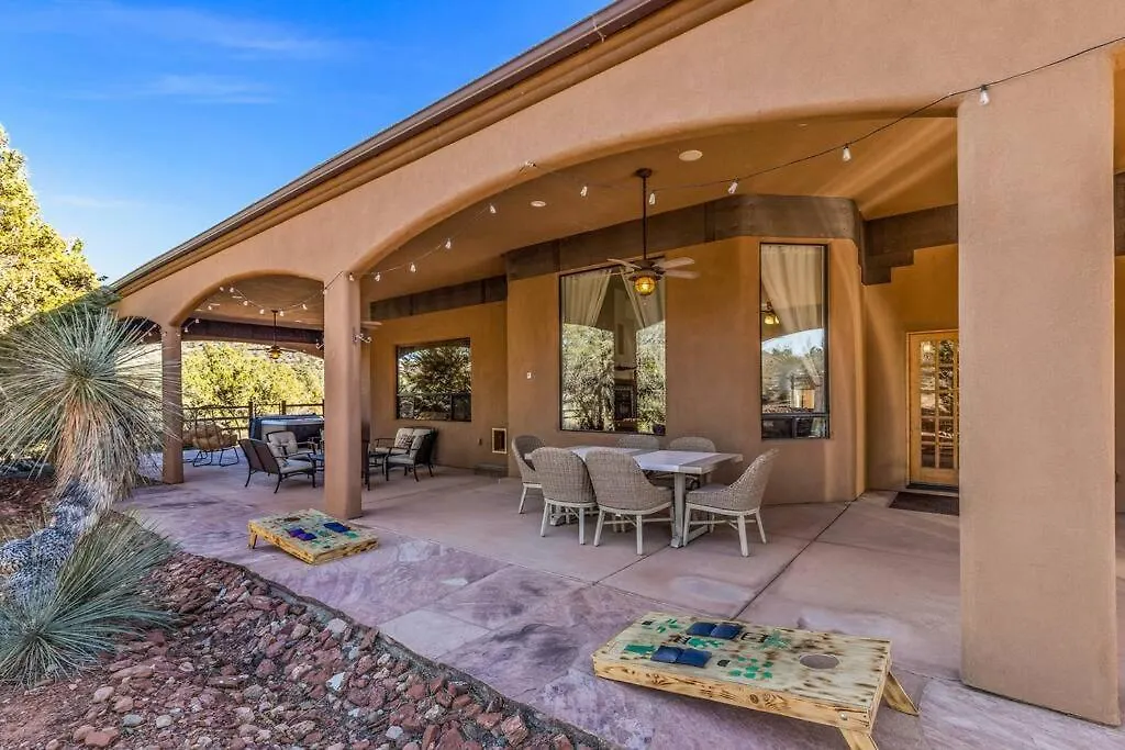 Vila Bliss Estates -sleeps 16- Hot Tub