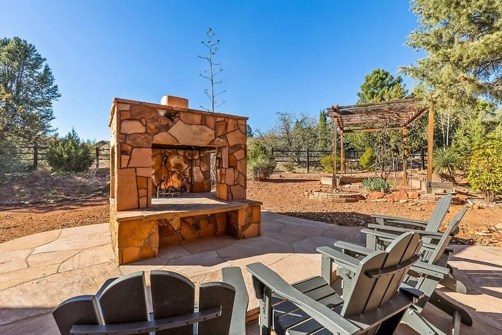 Bliss Estates -sleeps 16- Hot Tub *
