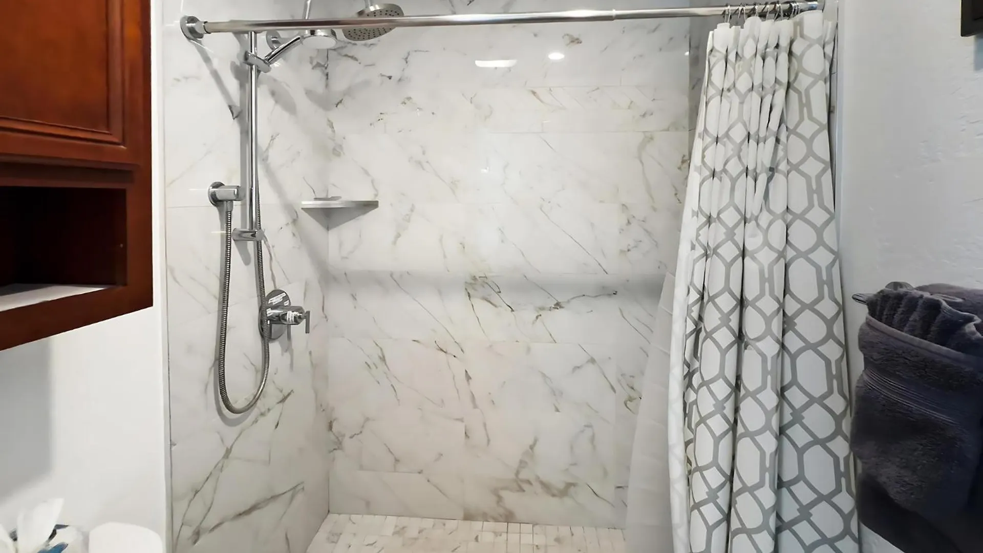 Daire Cozy & Peaceful With Pool, Walk To Restaurants, Shops & Hiking Nearby *