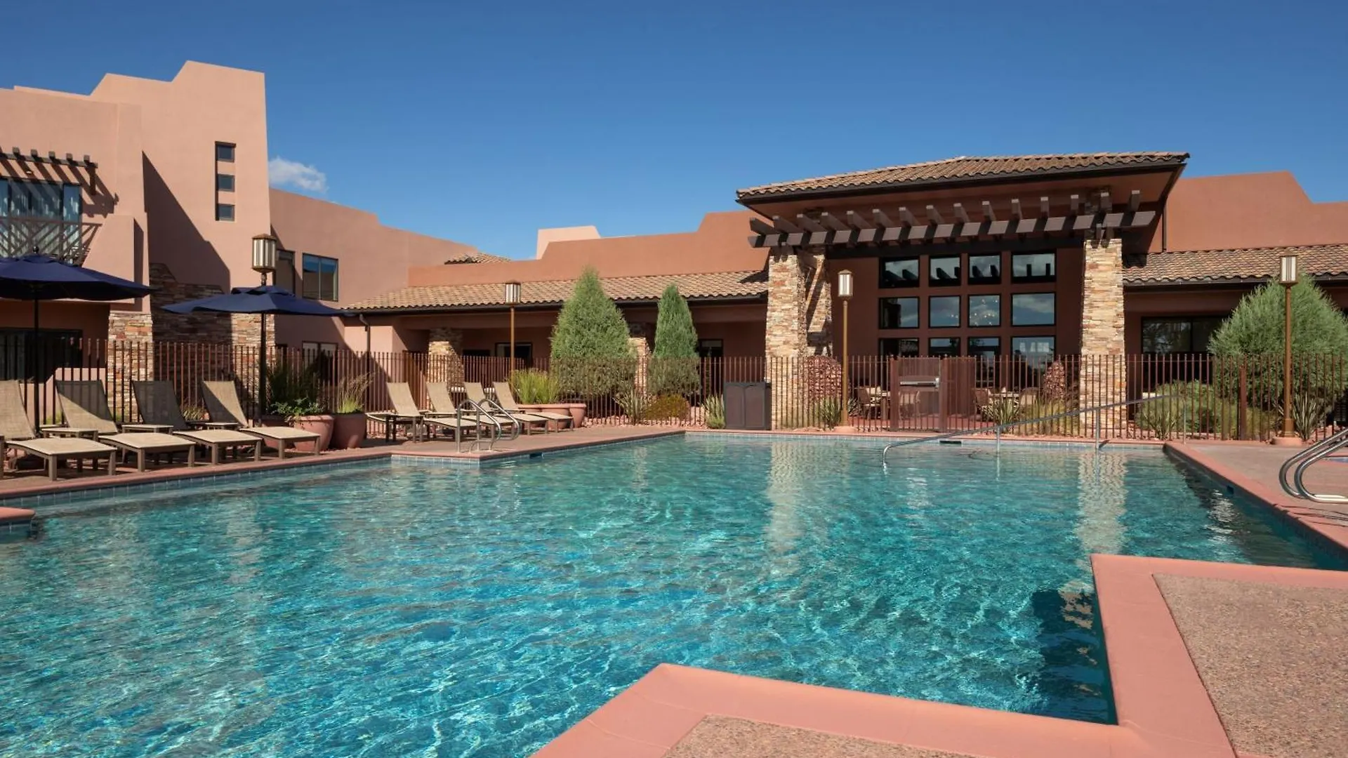 Courtyard By Marriott