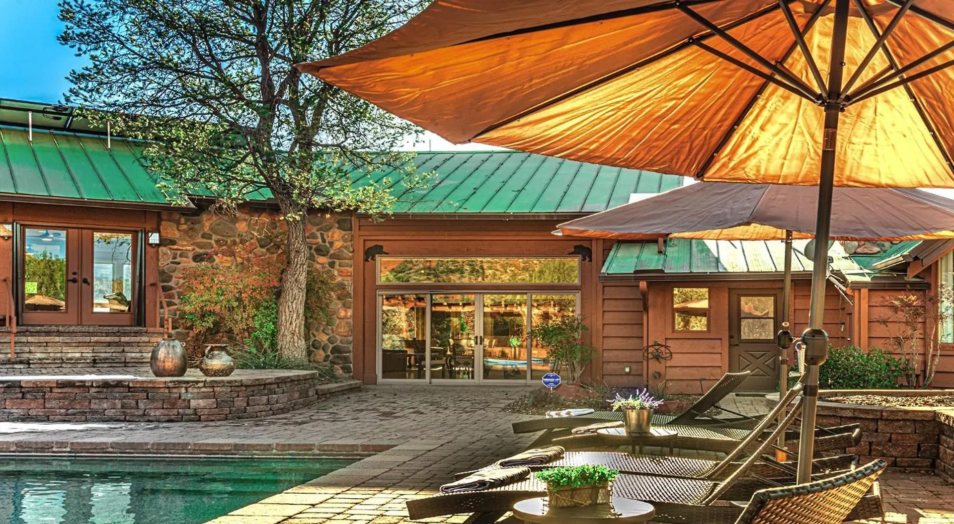 Grand Estate With Pool, Tennis, Pickleball Court, 24 Guests