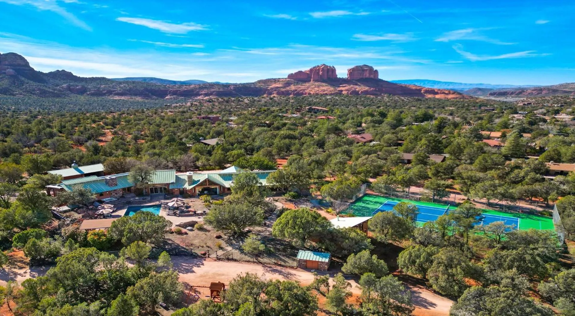 Grand Estate With Pool, Tennis, Pickleball Court, 24 Guests *