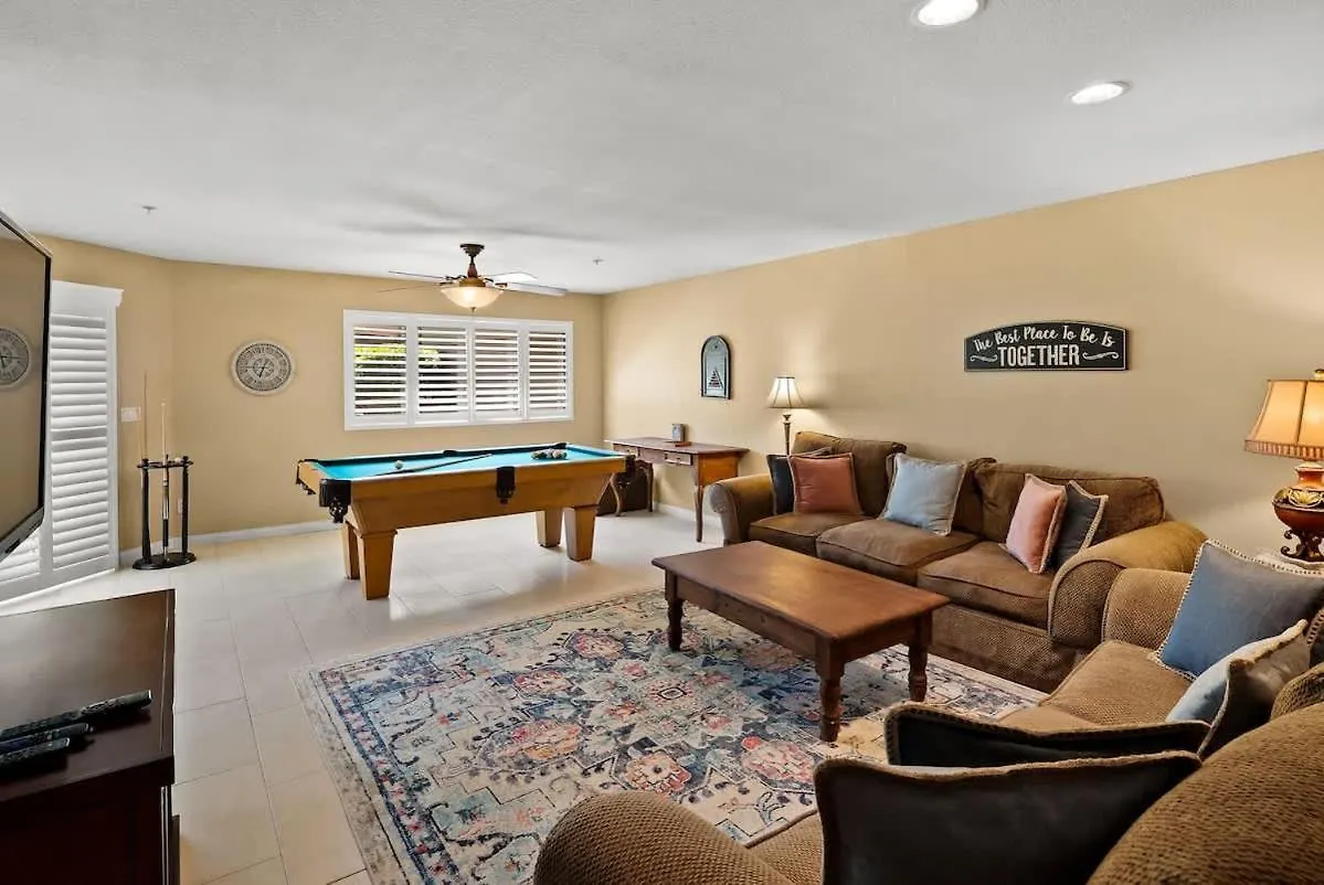 Family Friendly Townhome In Golf Community