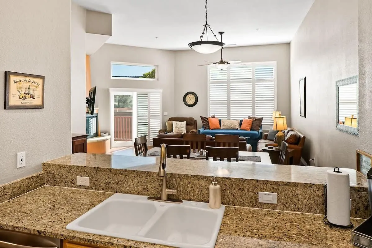Family Friendly Townhome In Golf Community