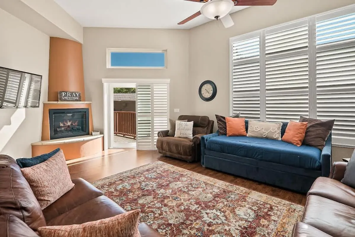 Family Friendly Townhome In Golf Community