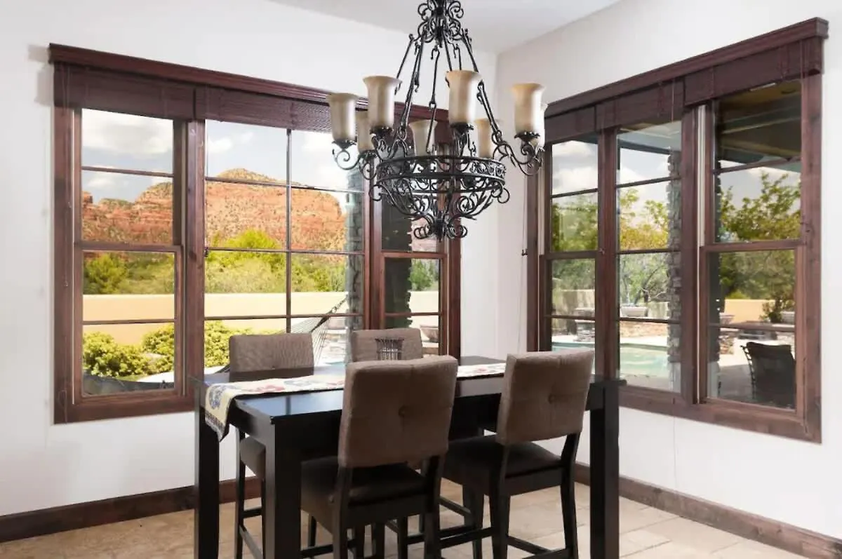 빌라 Enchanting With Views And Pool