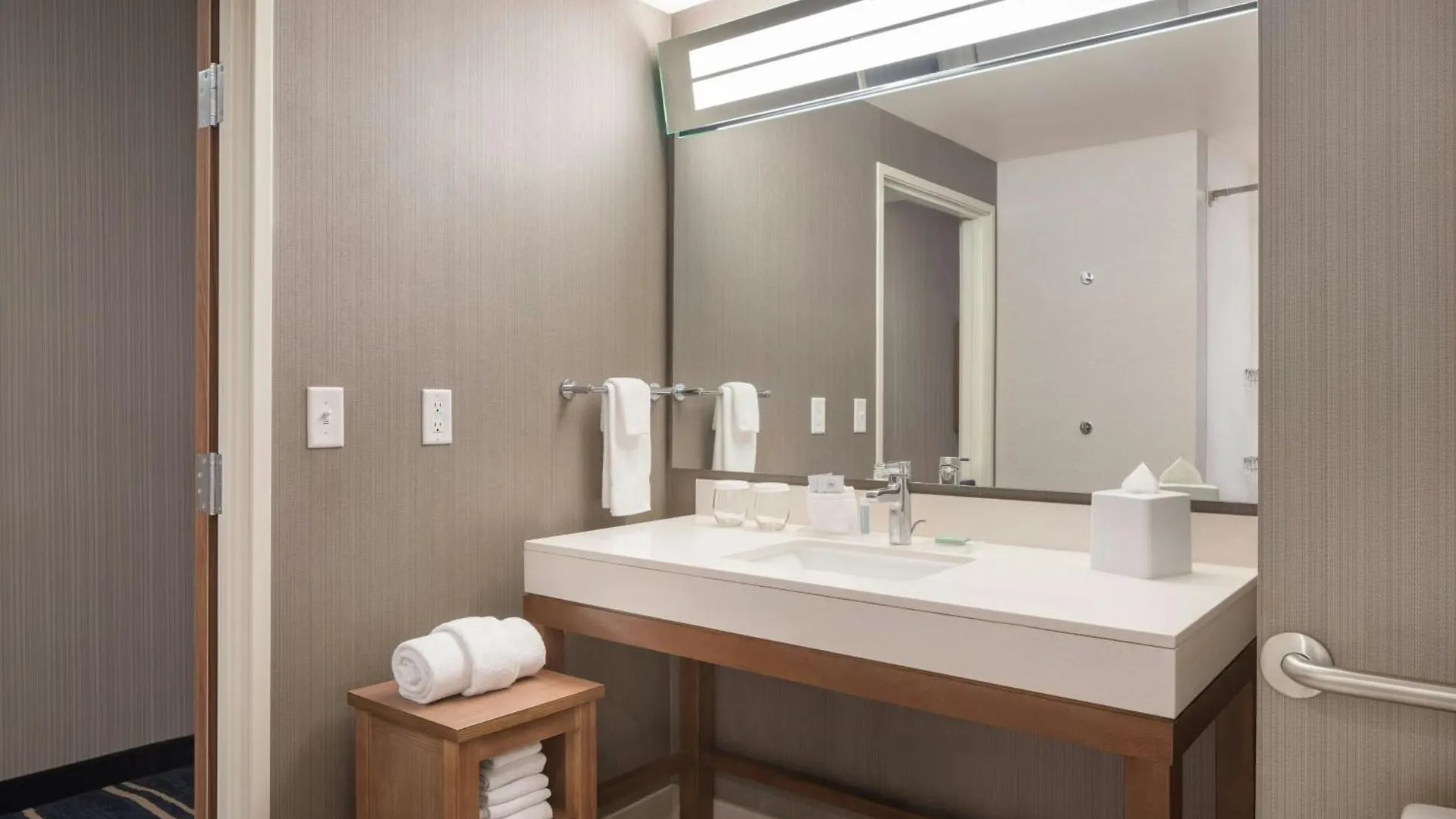Courtyard By Marriott
