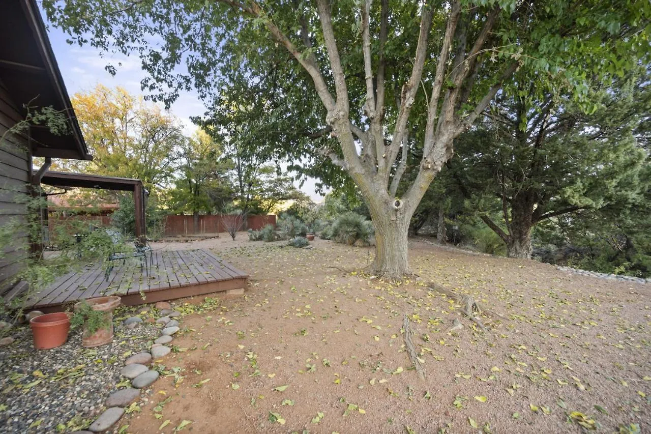 Beautiful Views And Backyard