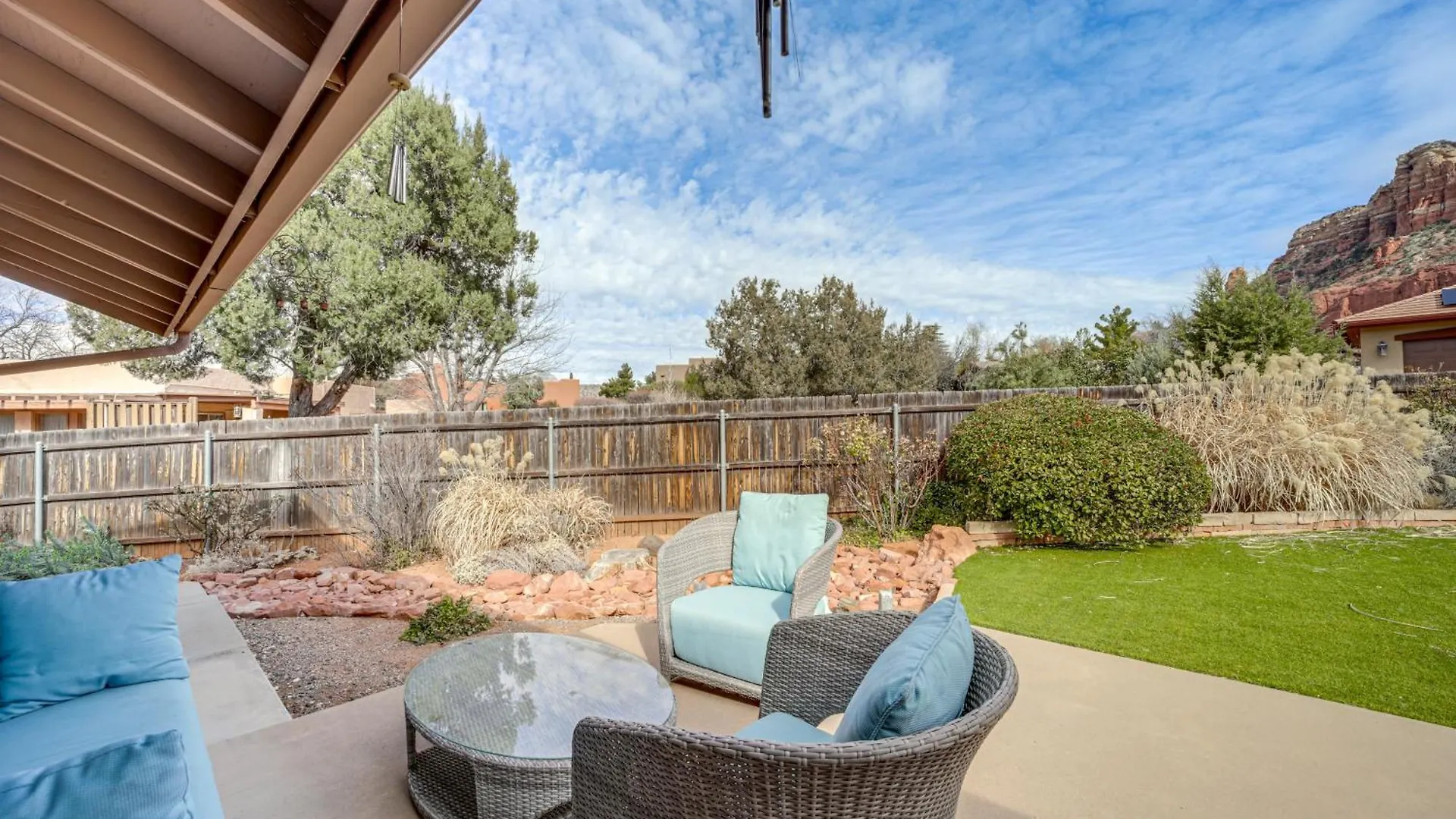4 Mi To Uptown Desert With Mtn Views!