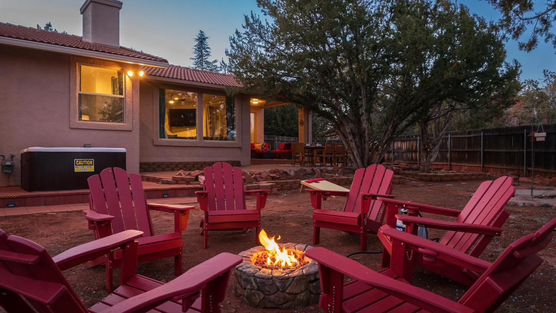 Lux Retreat - Hot Tub & Game 度假居