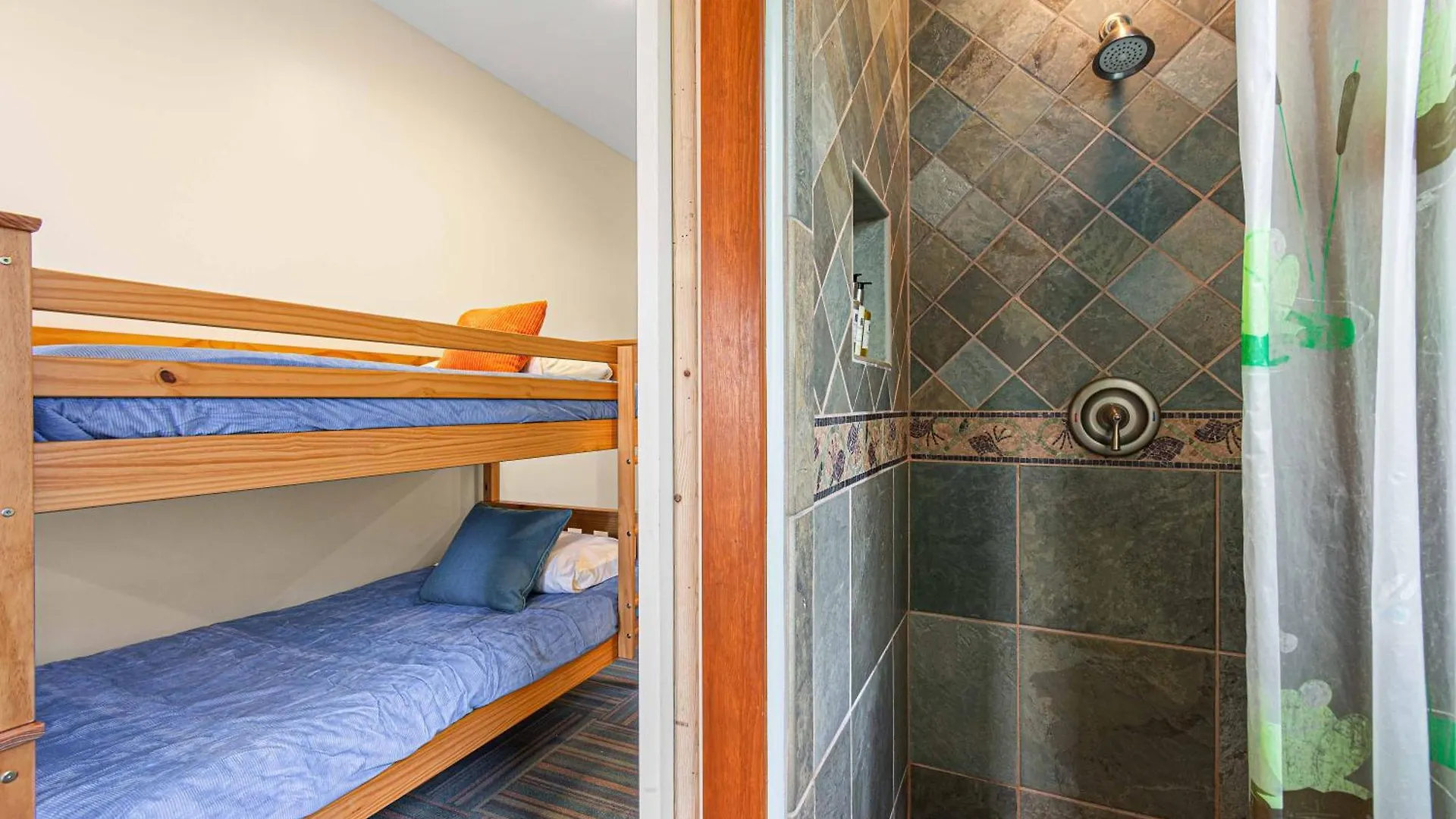 Dom wakacyjny 8-bedrooms With Stunning Views & 75' Lap Pool