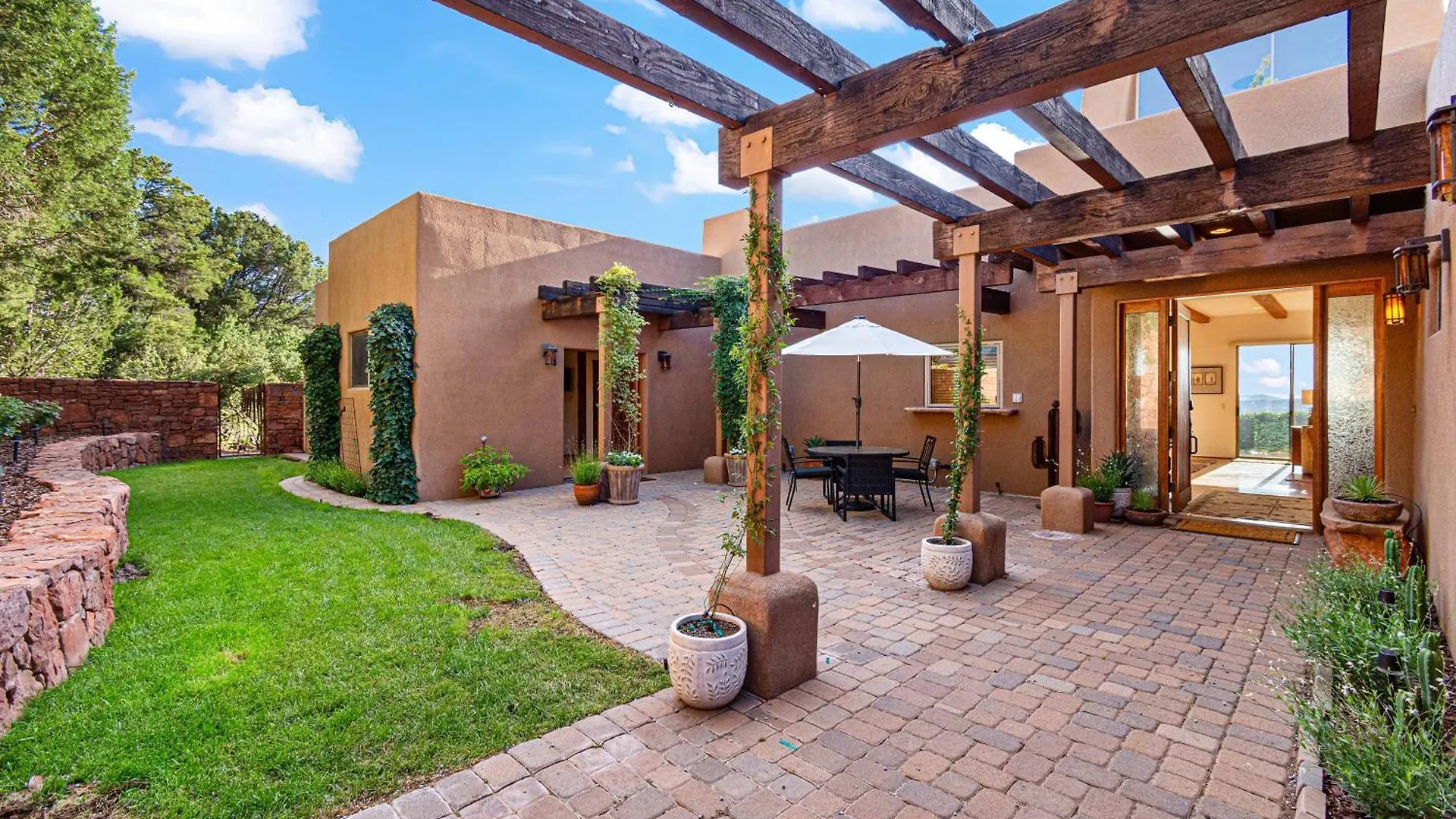 8-bedrooms With Stunning Views & 75' Lap Pool * Sedona