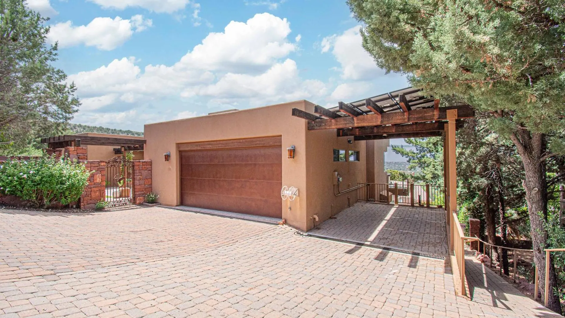 8-bedrooms With Stunning Views & 75' Lap Pool