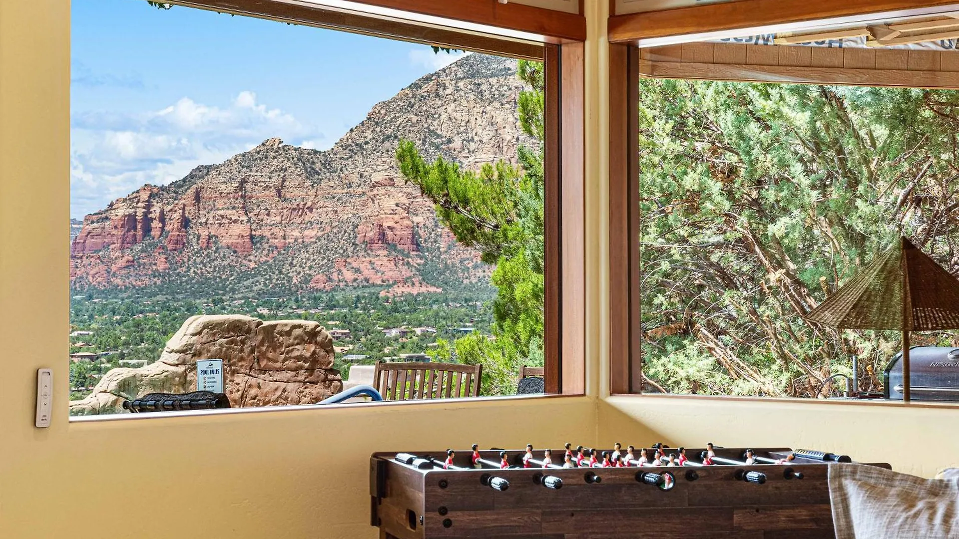 Dom wakacyjny 8-bedrooms With Stunning Views & 75' Lap Pool *