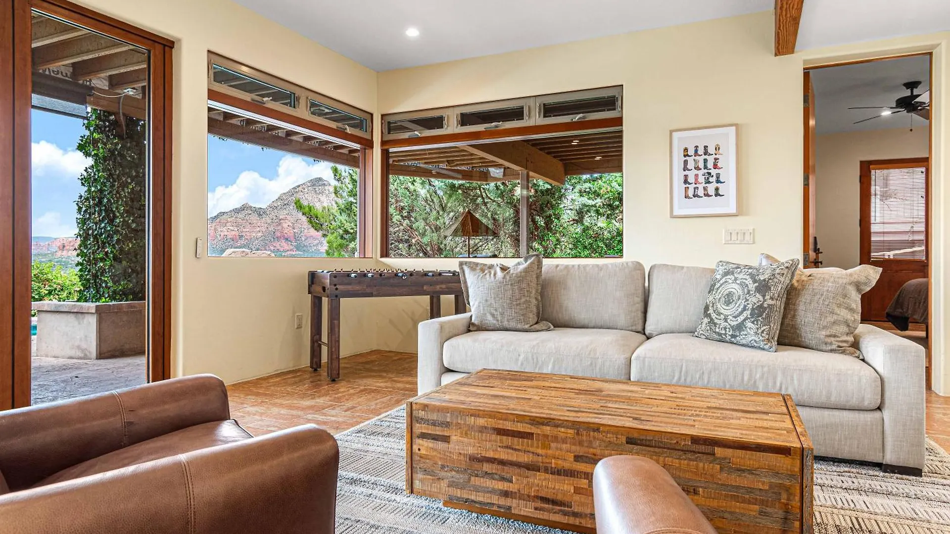 Dom wakacyjny 8-bedrooms With Stunning Views & 75' Lap Pool