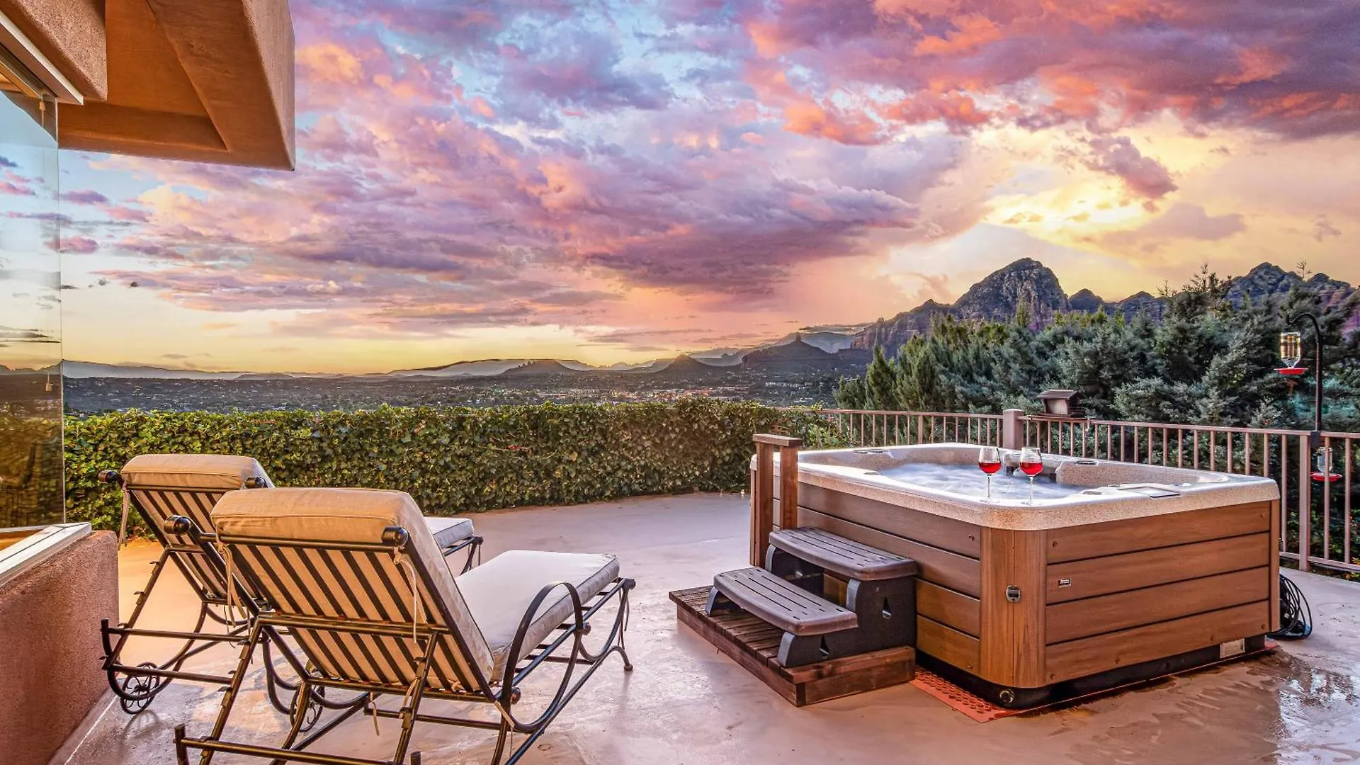 8-bedrooms With Stunning Views & 75' Lap Pool * Sedona