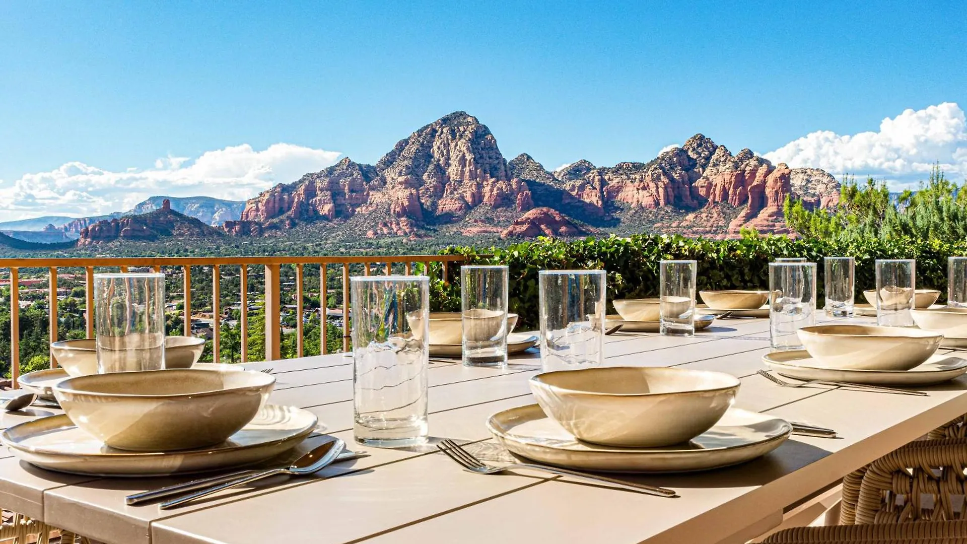 8-bedrooms With Stunning Views & 75' Lap Pool