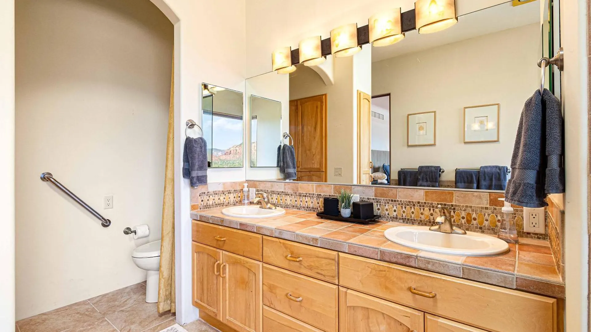 8-bedrooms With Stunning Views & 75' Lap Pool *