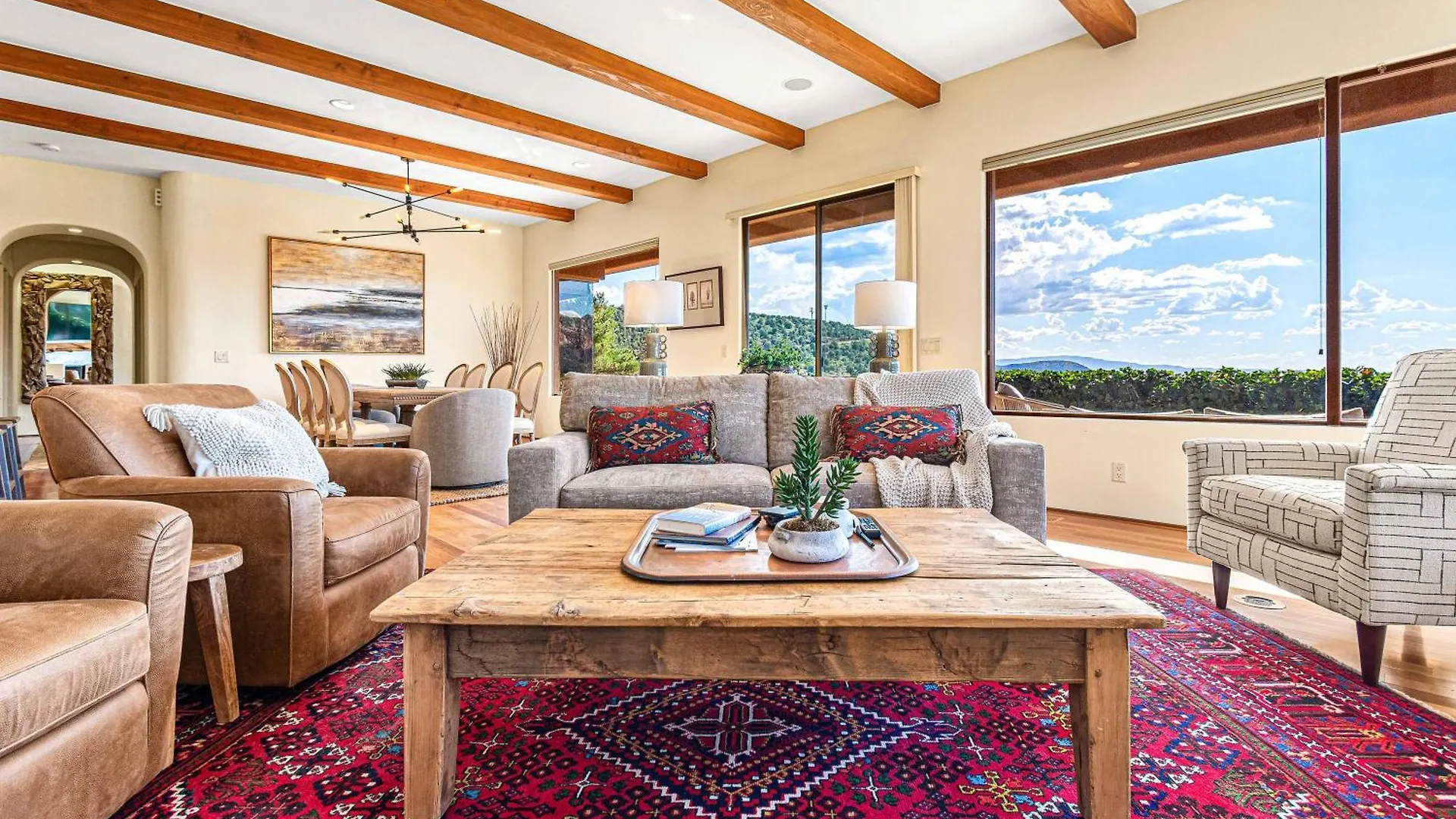 Dom wakacyjny 8-bedrooms With Stunning Views & 75' Lap Pool