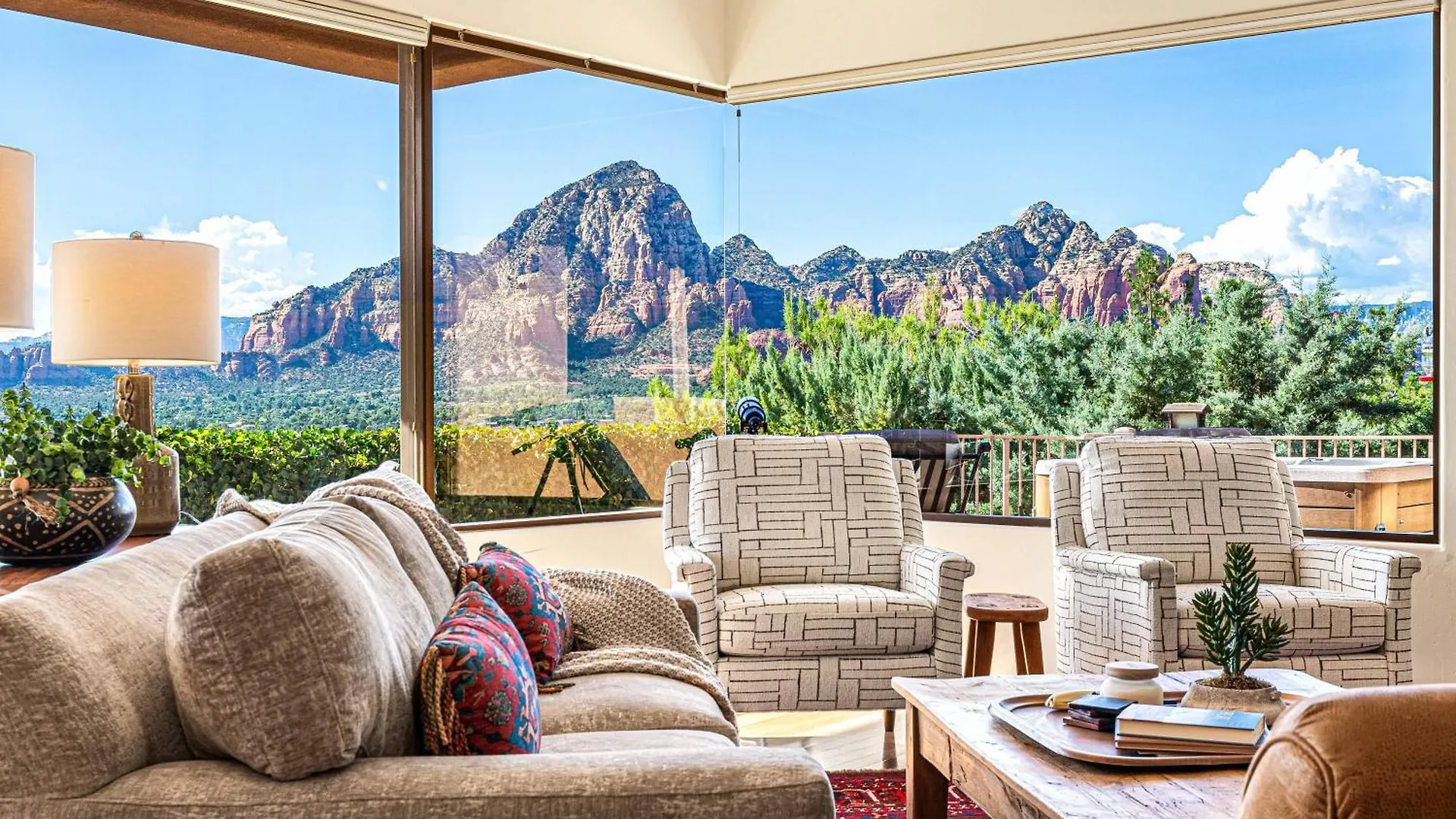 8-bedrooms With Stunning Views & 75' Lap Pool *