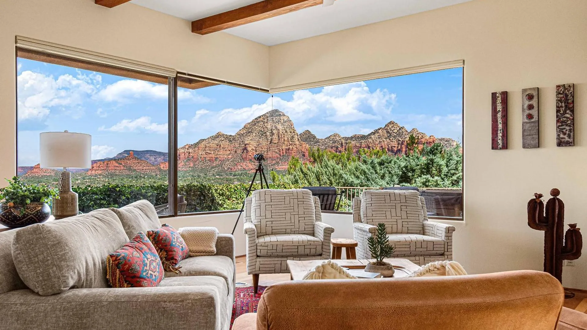 8-bedrooms With Stunning Views & 75' Lap Pool