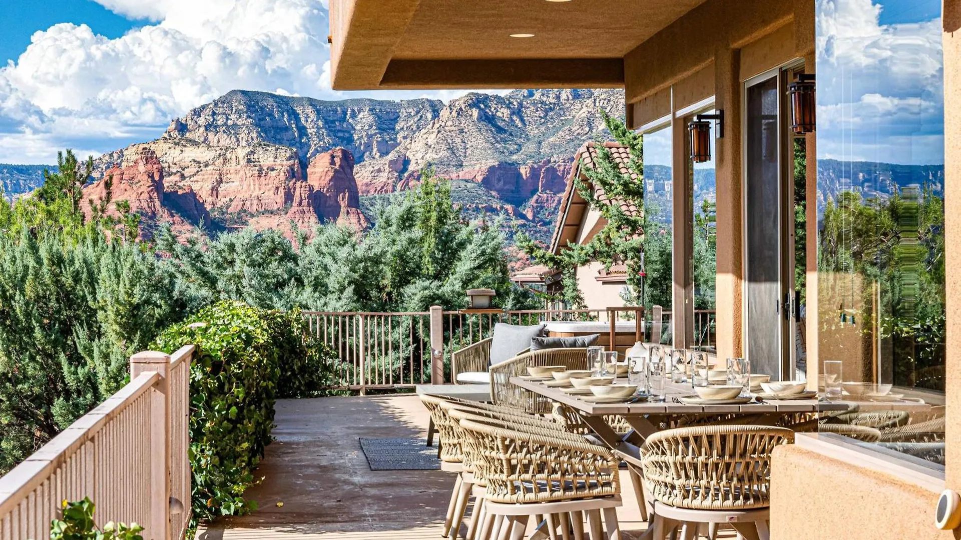 Dom wakacyjny 8-bedrooms With Stunning Views & 75' Lap Pool