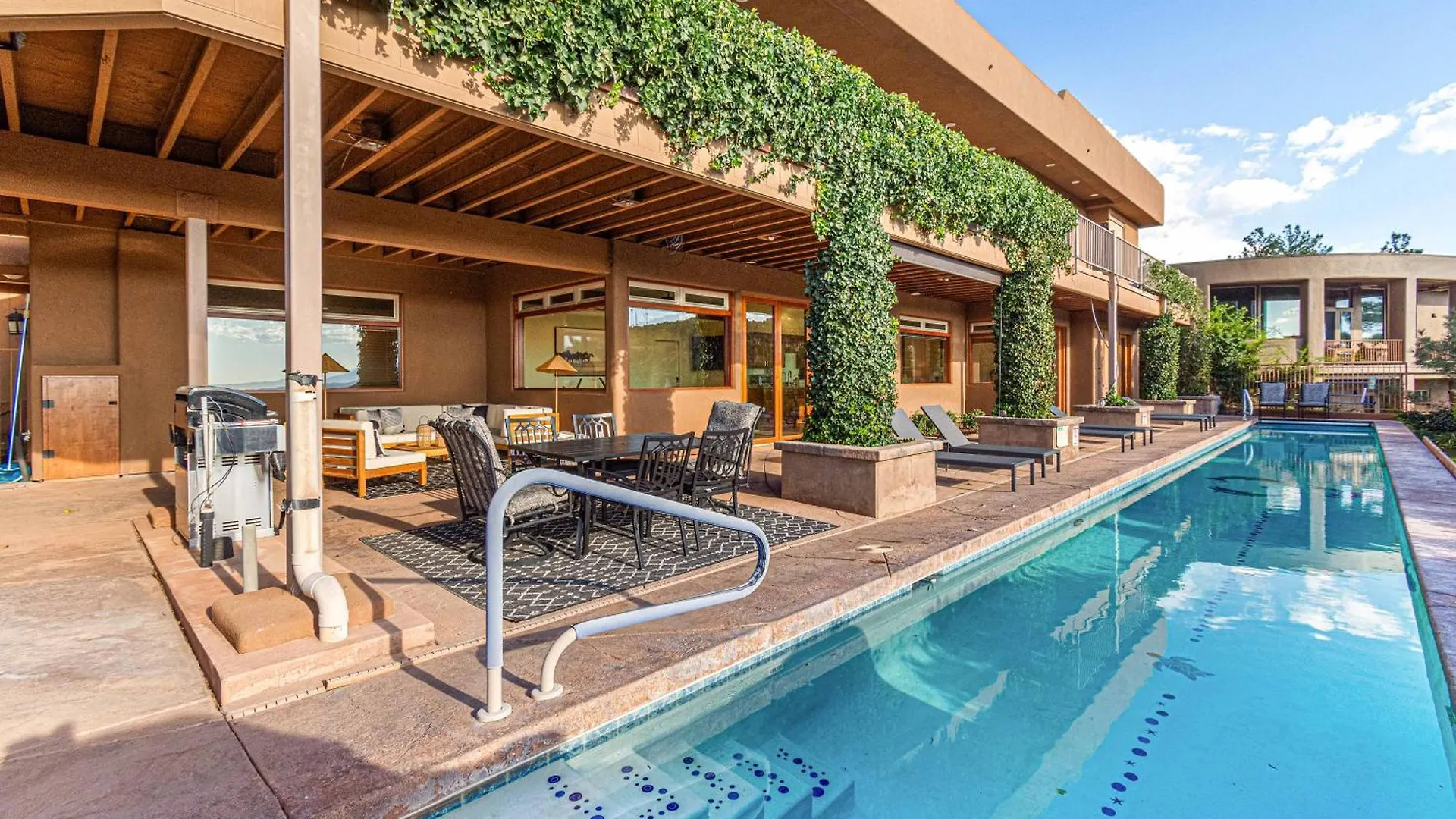 8-bedrooms With Stunning Views & 75' Lap Pool Sedona