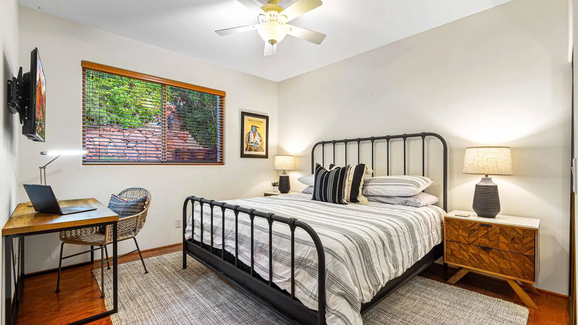8-bedrooms With Stunning Views & 75' Lap Pool *
