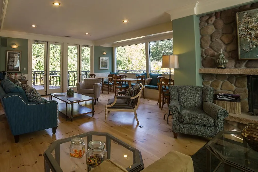 Above Oak Creek Мини-отель 3*