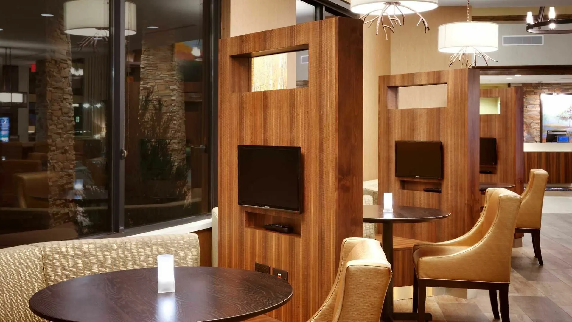 Courtyard By Marriott Szálloda 3*